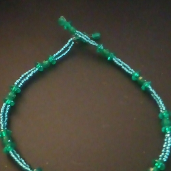💝2/$20💝 Handmade Green Slip-On Bracelet - Picture 2 of 3